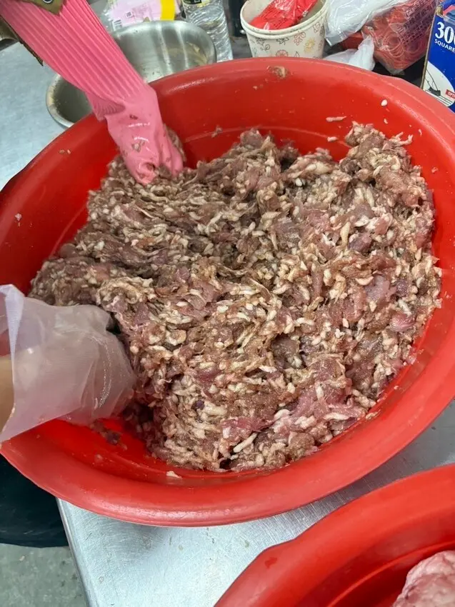 【台南傳統小吃】：小區腸將君_市場人氣美食，手工糯米腸、高粱