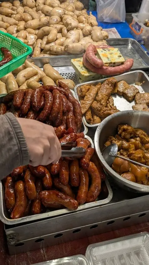 【台南傳統小吃】：小區腸將君_市場人氣美食，手工糯米腸、高粱