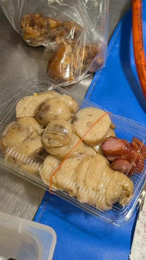 【台南傳統小吃】：小區腸將君_市場人氣美食，手工糯米腸、高粱