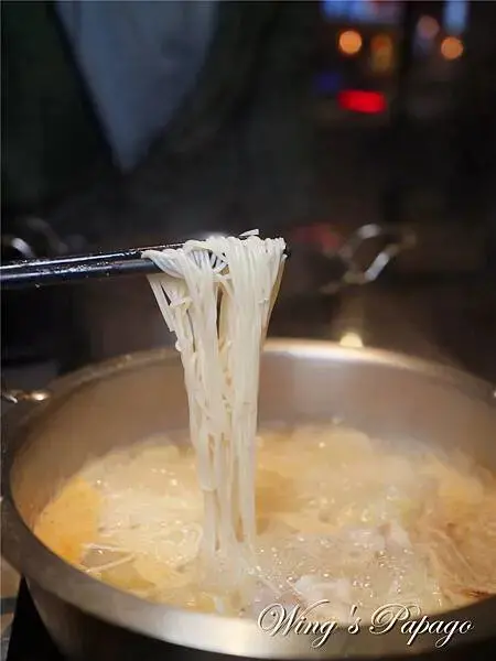 中山宵夜火鍋，一緒 旭鍋，火焰麻油鍋，麻辣鍋，牛奶鍋，還可吃