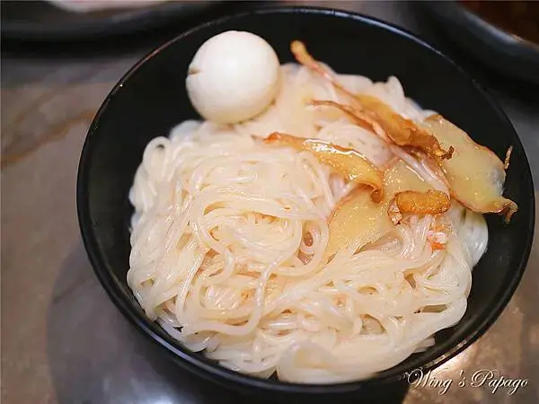 中山宵夜火鍋，一緒 旭鍋，火焰麻油鍋，麻辣鍋，牛奶鍋，還可吃