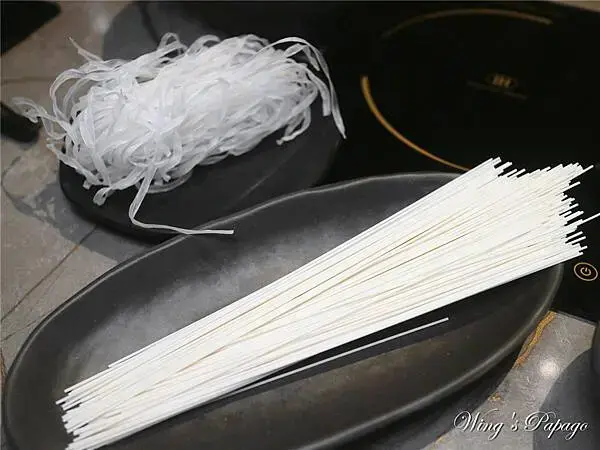 中山宵夜火鍋，一緒 旭鍋，火焰麻油鍋，麻辣鍋，牛奶鍋，還可吃