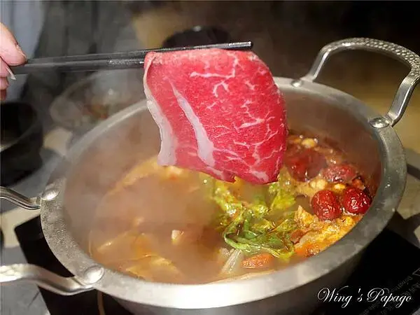 中山宵夜火鍋，一緒 旭鍋，火焰麻油鍋，麻辣鍋，牛奶鍋，還可吃