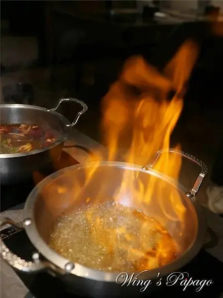 中山宵夜火鍋，一緒 旭鍋，火焰麻油鍋，麻辣鍋，牛奶鍋，還可吃