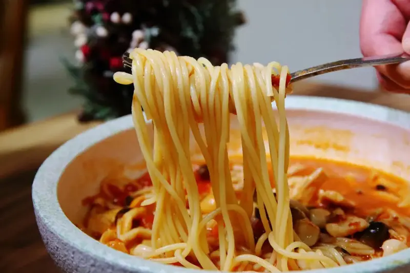 【幸福捷運站美食】新開幕！義匠義式湯麵-新莊昌明店，超級好吃