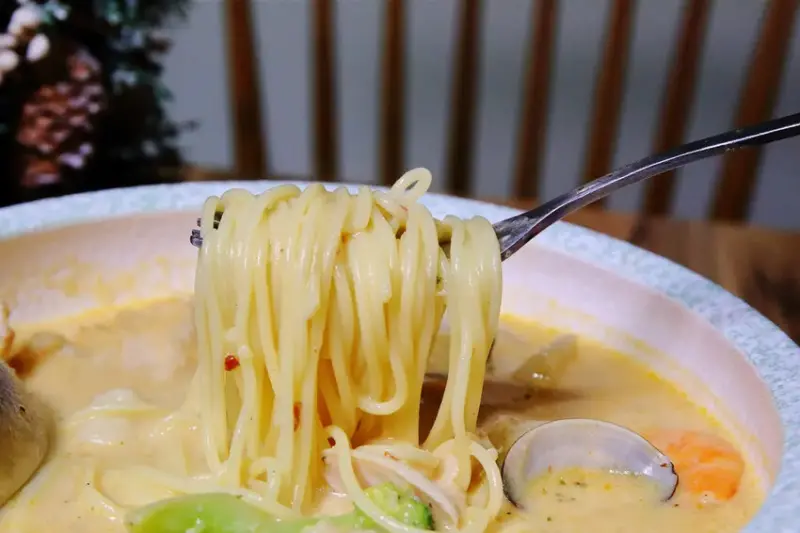 【幸福捷運站美食】新開幕！義匠義式湯麵-新莊昌明店，超級好吃