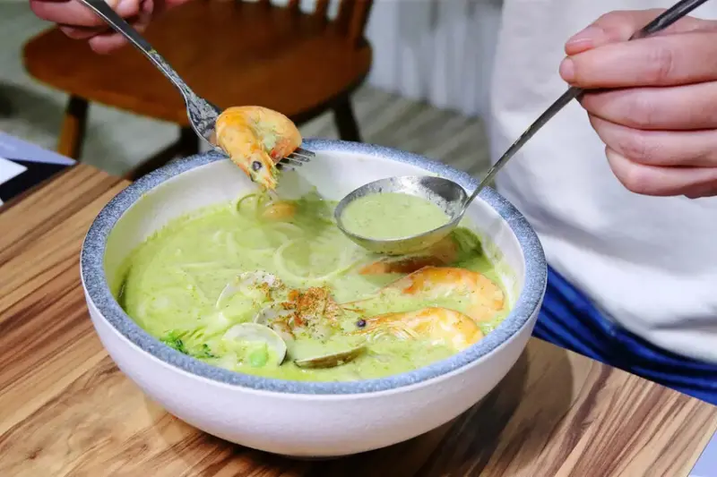 【幸福捷運站美食】新開幕！義匠義式湯麵-新莊昌明店，超級好吃