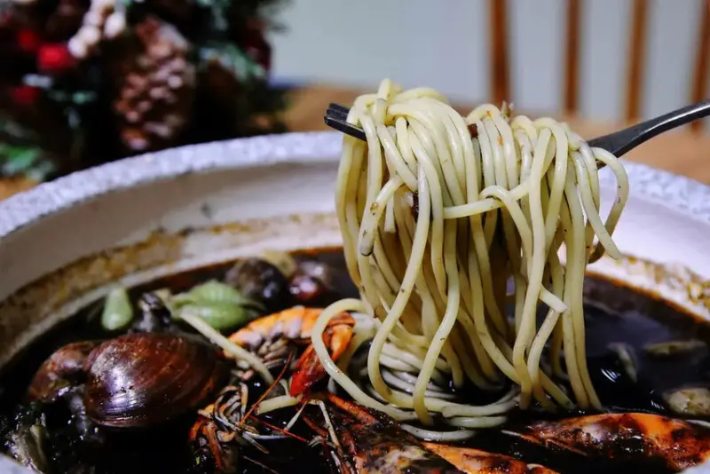 【幸福捷運站美食】新開幕！義匠義式湯麵-新莊昌明店，超級好吃