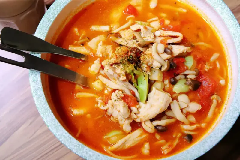 【幸福捷運站美食】新開幕！義匠義式湯麵-新莊昌明店，超級好吃