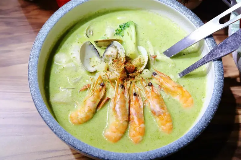 【幸福捷運站美食】新開幕！義匠義式湯麵-新莊昌明店，超級好吃