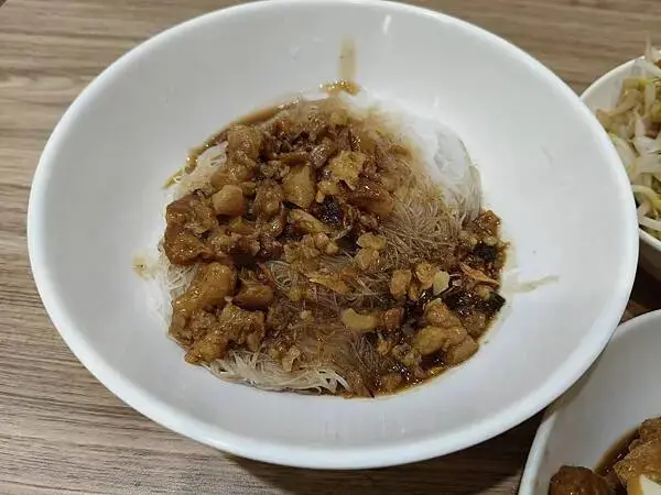 新北鶯歌港款赤肉羹