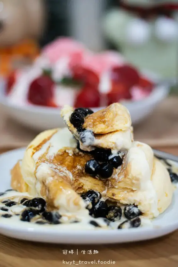 台中西屯冰店_娜娜雪花冰，99元舒芙蕾好大份，純手工冰磚雪花