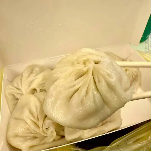 湯包控衝！中山路隱藏美食，皮薄湯多，辣椒搭配更絕配！