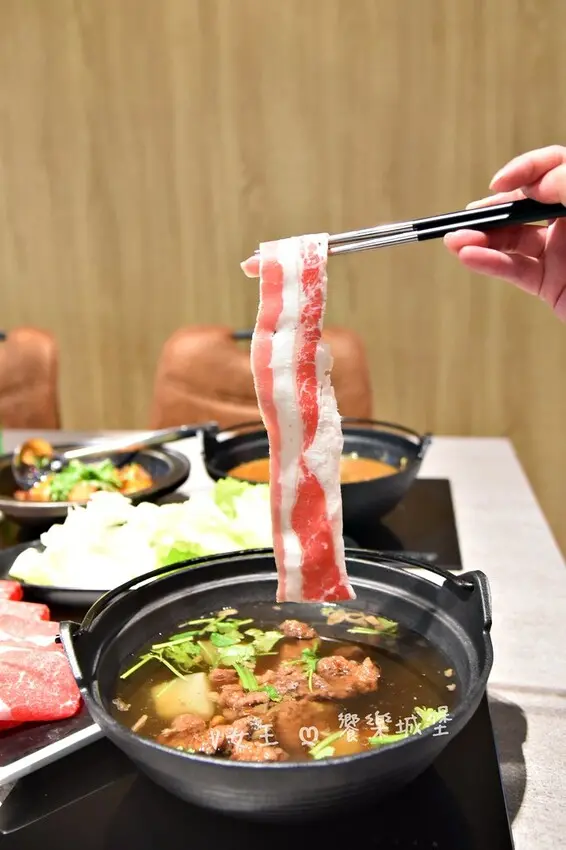 狂一鍋台式火鍋 西門町店｜網路票選新台式火鍋第一名進駐西門町