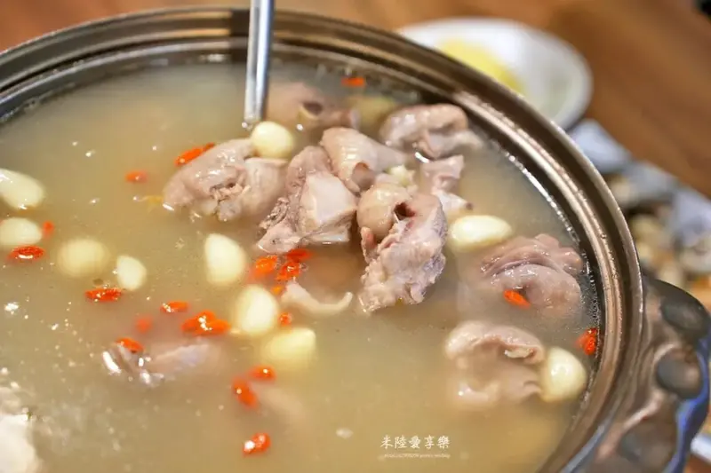 新竹-老家烤雞&養生雞湯✔加湯不加價、暖心暖胃✔三斤大烤雞✔