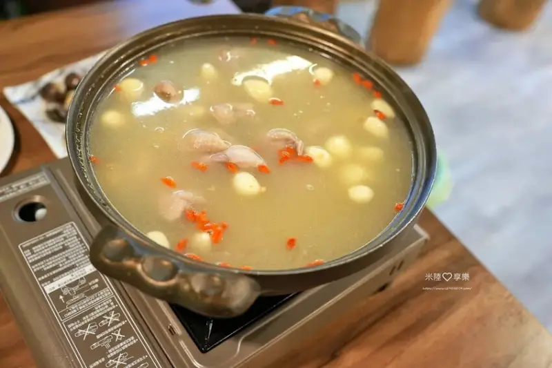 新竹-老家烤雞&養生雞湯✔加湯不加價、暖心暖胃✔三斤大烤雞✔