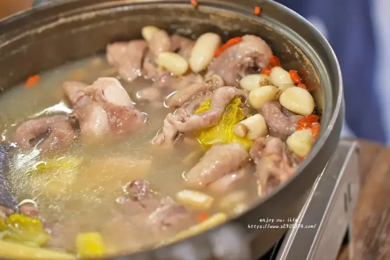 新竹-老家烤雞&養生雞湯✔加湯不加價、暖心暖胃✔三斤大烤雞✔