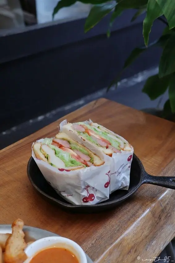 [ 基隆美食 ]丸角自轉生活咖啡 Marucomer Caf