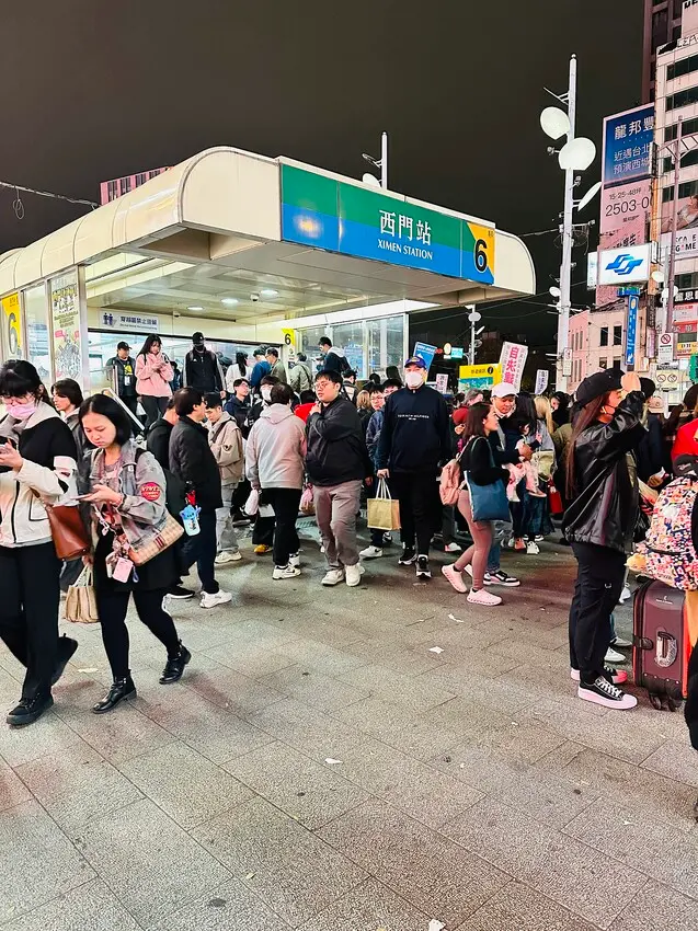 【狂一鍋酸菜魚 台北西門店】爆紅的『年輕時尚酸菜魚』，品狂一