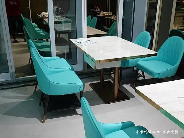 12席半包廂區-狂一鍋酸菜魚西門町店 (1).jpg