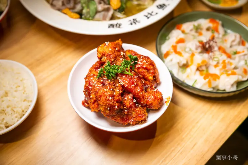 稚人酸菜魚-香酸均衡風味十足的酸菜魚太美味了，還有超狂的榴槤魚……啊娘喂啊～～也太母湯了!（邀約 @圍事小哥的幸福相框