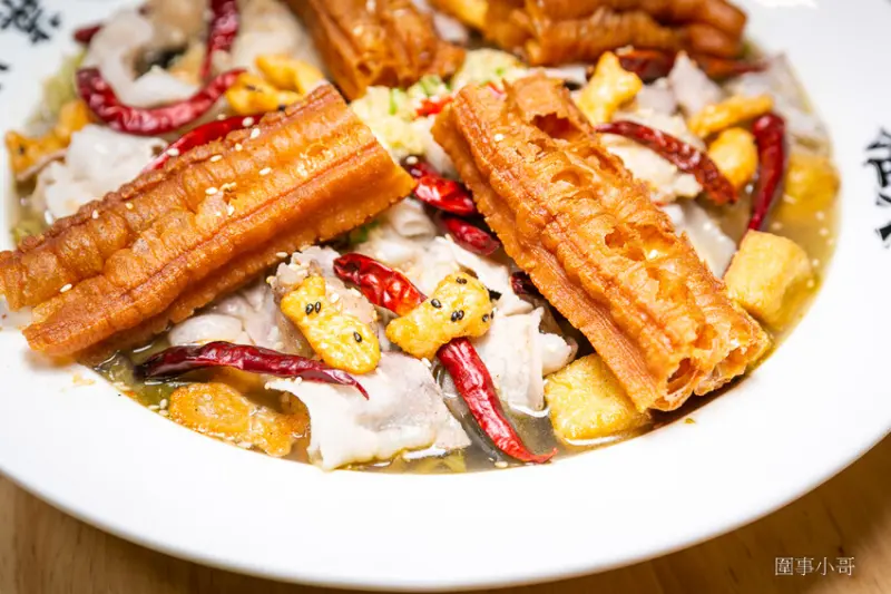稚人酸菜魚-香酸均衡風味十足的酸菜魚太美味了，還有超狂的榴槤魚……啊娘喂啊～～也太母湯了!（邀約 @圍事小哥的幸福相框