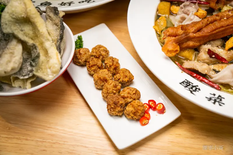 稚人酸菜魚-香酸均衡風味十足的酸菜魚太美味了，還有超狂的榴槤魚……啊娘喂啊～～也太母湯了!（邀約 @圍事小哥的幸福相框