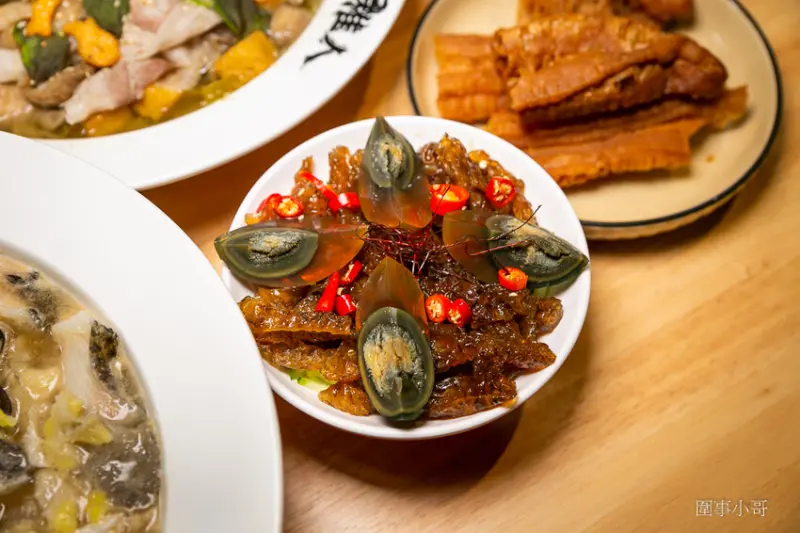 稚人酸菜魚-香酸均衡風味十足的酸菜魚太美味了，還有超狂的榴槤魚……啊娘喂啊～～也太母湯了!（邀約 @圍事小哥的幸福相框