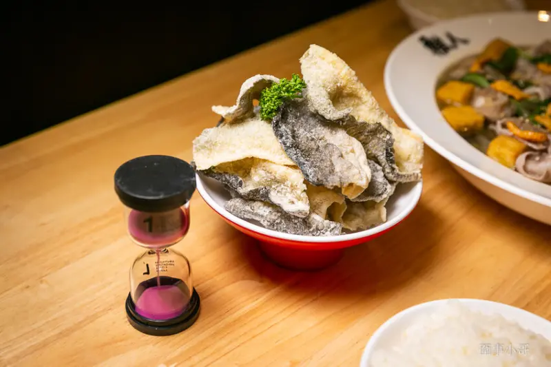 稚人酸菜魚-香酸均衡風味十足的酸菜魚太美味了，還有超狂的榴槤魚……啊娘喂啊～～也太母湯了!（邀約 @圍事小哥的幸福相框