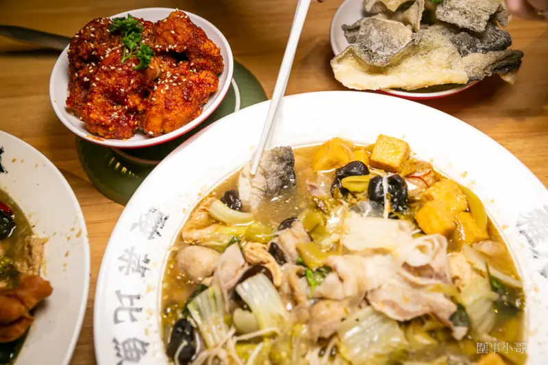 稚人酸菜魚-香酸均衡風味十足的酸菜魚太美味了，還有超狂的榴槤魚……啊娘喂啊～～也太母湯了!（邀約 @圍事小哥的幸福相框