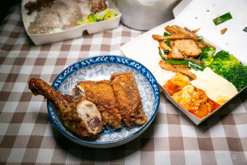 中壢太子鎮美食-饗福便當，沒有看板的小小便當店，但竟然能吃到餐廳等級的精緻菜餚！！！還有各式真空冷凍包裝的各種菜色可以選購。 @圍事小哥的幸福相框