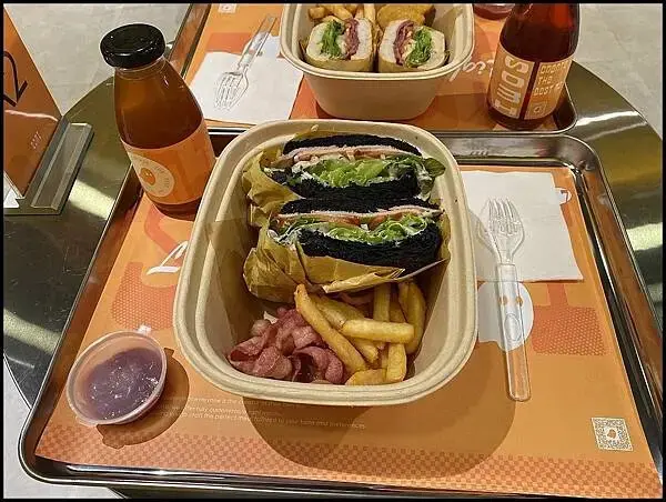 【台中西區公益路/勤美綠園道輕食推薦】【SOMI Light