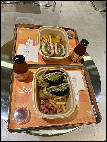 【台中西區公益路/勤美綠園道輕食推薦】【SOMI Light