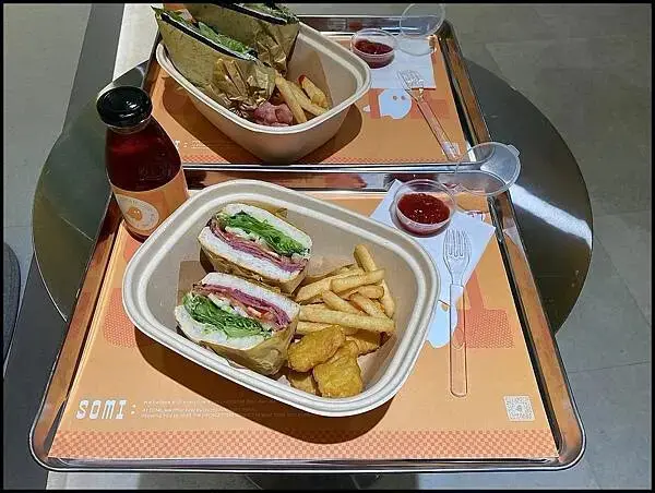 【台中西區公益路/勤美綠園道輕食推薦】【SOMI Light