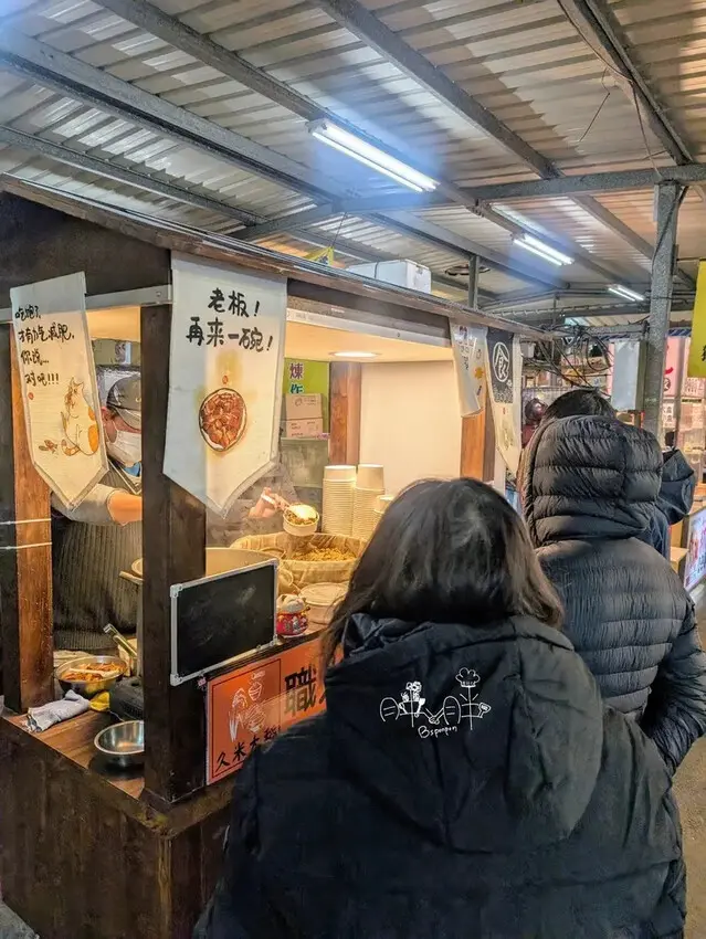 八德興仁夜市│職人手作麻油雞飯，排隊