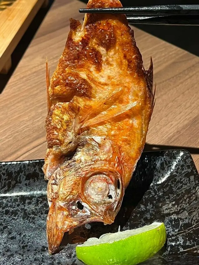 （府中美食）魚韻居酒屋板橋店～焦糖鮭魚壽司、松露牛小排、起司