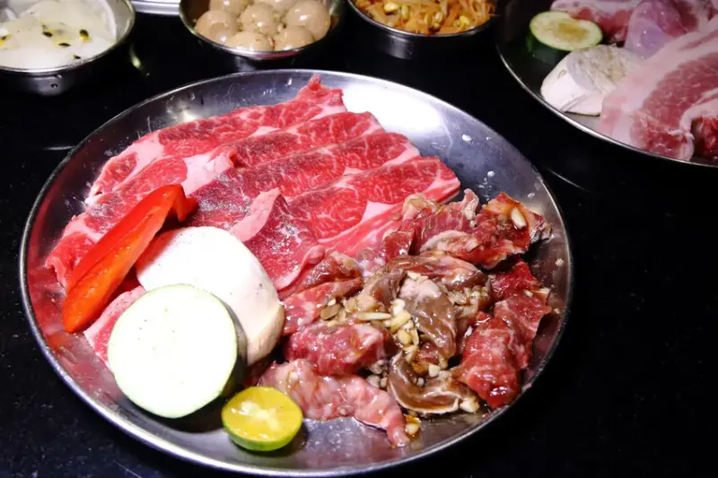 台中必訪！超夯特色燒肉店【燒肉滋滋】，韓式燒肉x韓式料理x韓