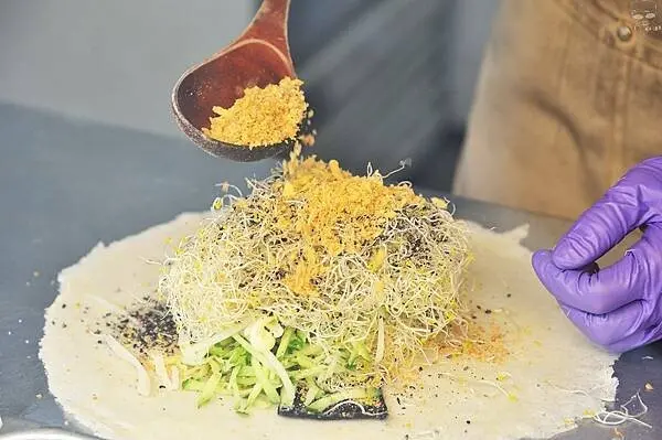 彰化輕食推薦，員濃豆漿 苜蓿芽卷，健康早餐的選擇，非基改黃豆