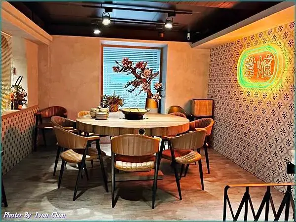 《新竹巨城美食推薦》現點現炒香濃石頭火鍋湯底/新竹宵夜人氣火