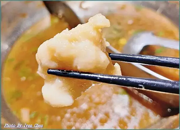 《新竹巨城美食推薦》現點現炒香濃石頭火鍋湯底/新竹宵夜人氣火