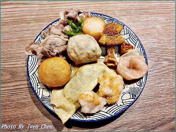 《新竹巨城美食推薦》現點現炒香濃石頭火鍋湯底/新竹宵夜人氣火