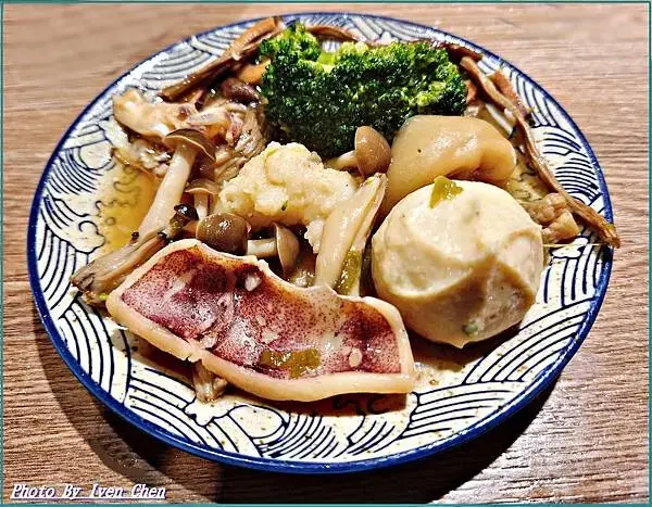 《新竹巨城美食推薦》現點現炒香濃石頭火鍋湯底/新竹宵夜人氣火