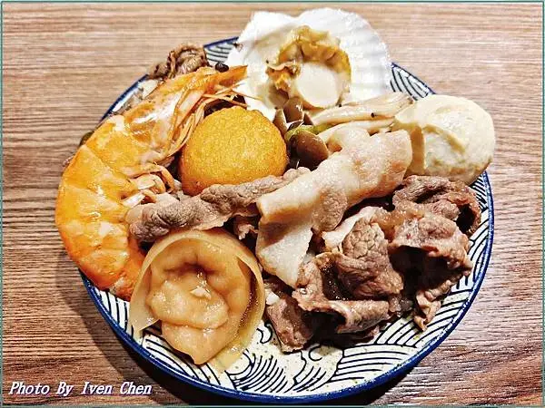 《新竹巨城美食推薦》現點現炒香濃石頭火鍋湯底/新竹宵夜人氣火