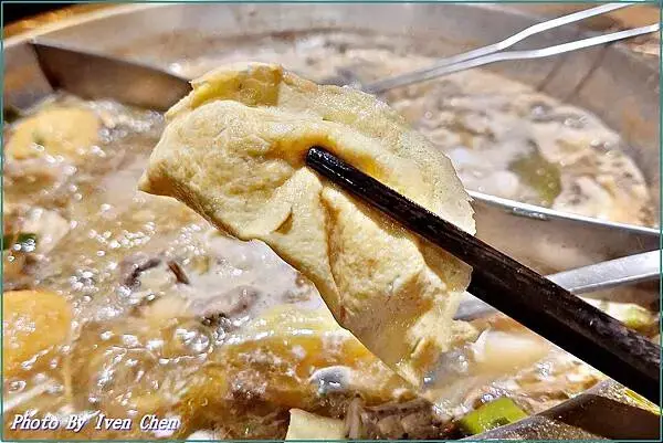 《新竹巨城美食推薦》現點現炒香濃石頭火鍋湯底/新竹宵夜人氣火