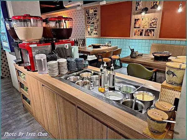 《新竹巨城美食推薦》年節聚餐宵夜現點現炒香濃石頭火鍋湯底/新