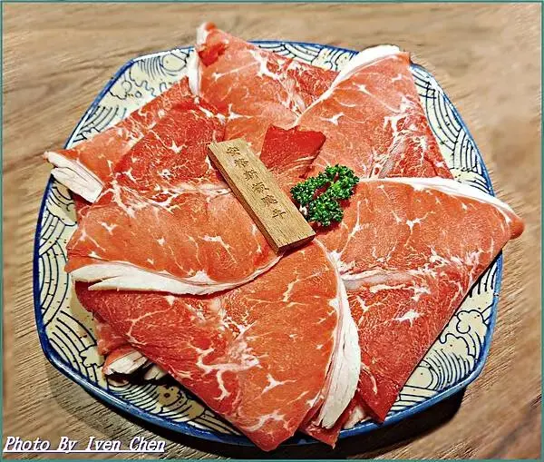 《新竹巨城美食推薦》現點現炒香濃石頭火鍋湯底/新竹宵夜人氣火