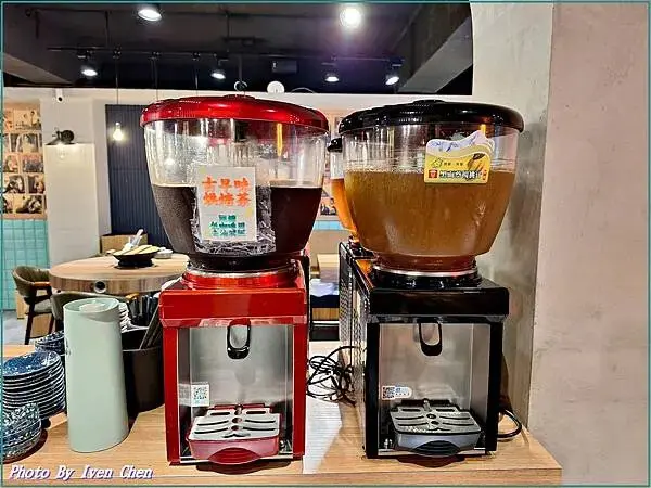 《新竹巨城美食推薦》年節聚餐宵夜現點現炒香濃石頭火鍋湯底/新