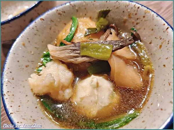 《新竹巨城美食推薦》現點現炒香濃石頭火鍋湯底/新竹宵夜人氣火