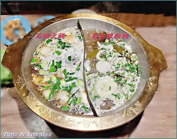 《新竹巨城美食推薦》現點現炒香濃石頭火鍋湯底/新竹宵夜人氣火
