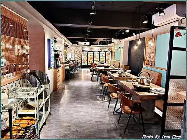 《新竹巨城美食推薦》現點現炒香濃石頭火鍋湯底/新竹宵夜人氣火